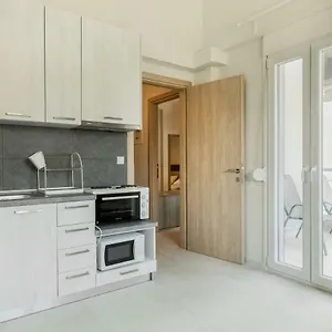 V Luxury Siviri