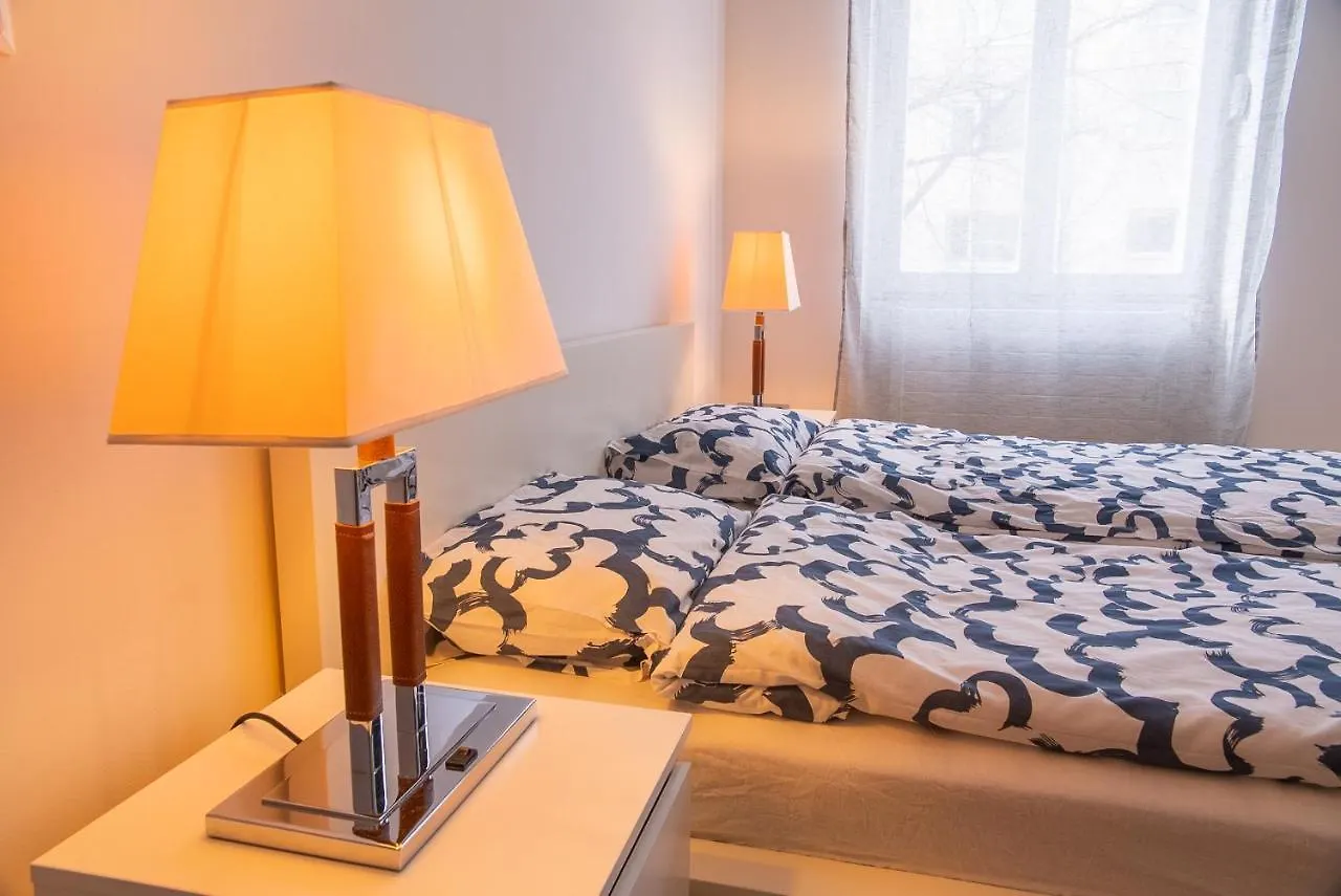 Family&Friends Apartments Schoenbrunn Bécs