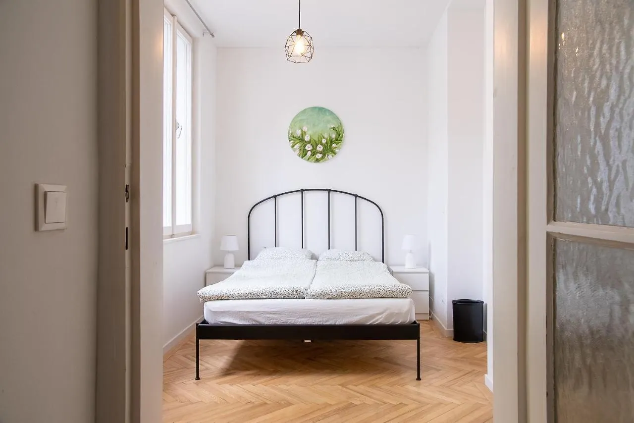 Family&Friends Apartments Schoenbrunn Bécs 0*,