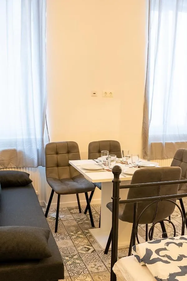Family&Friends Apartments Schoenbrunn Bécs