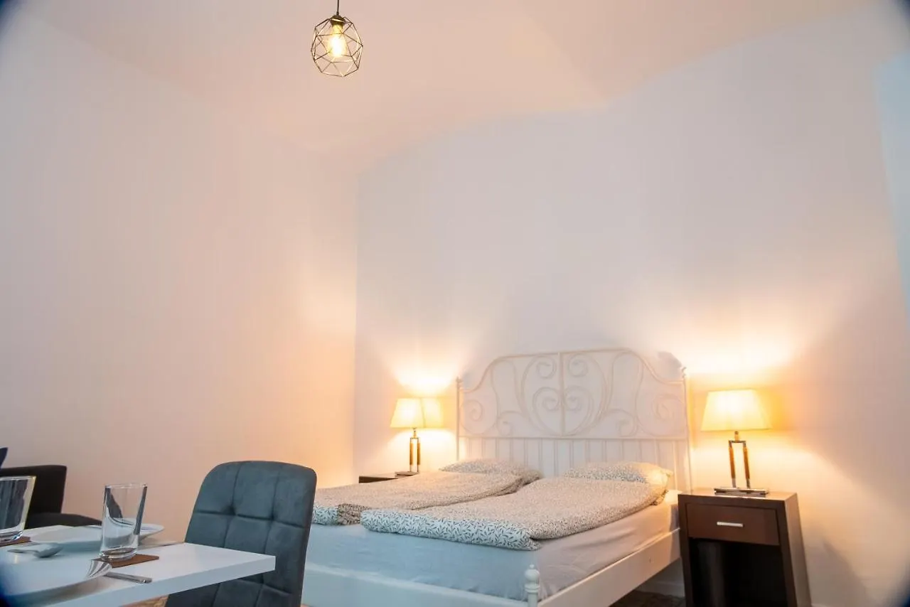 Family&Friends Apartments Schoenbrunn Viena Austria