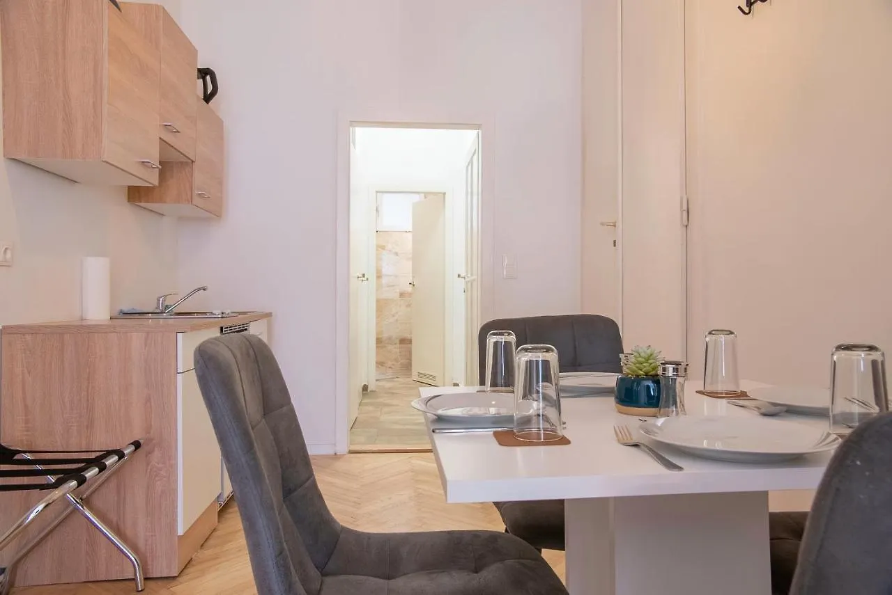 Family&Friends Apartments Schoenbrunn Vienna